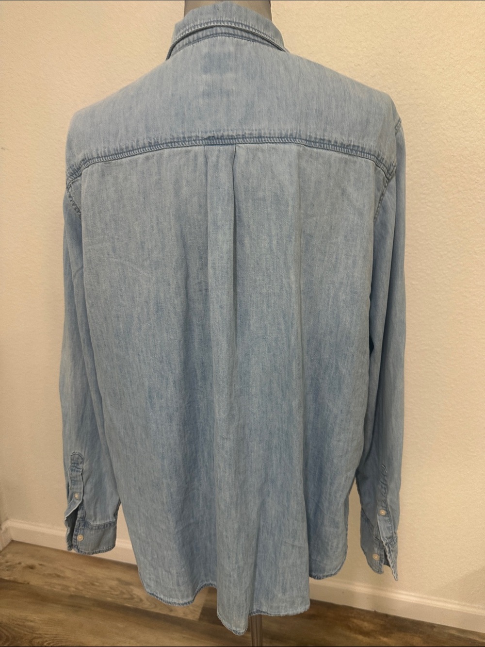 GAP Light Wash Denim perfect Shirt. Chambray - Picture 2 of 4
